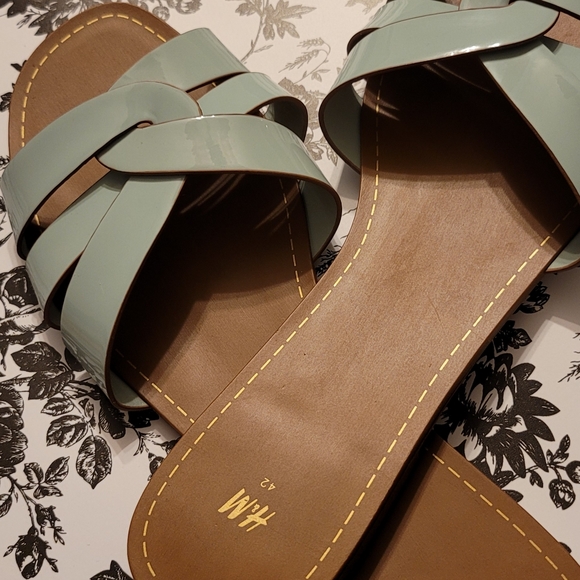 Slides - Picture 5 of 5